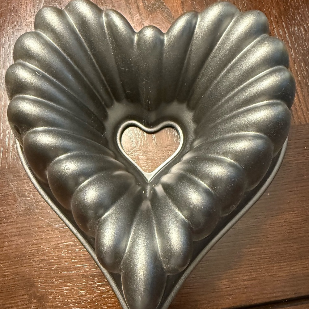 Nordic Ware Metallic Heart Cake Pan